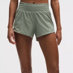 Lululemon high rise hottie hot Shorts 2.5” in Willow leaf XS